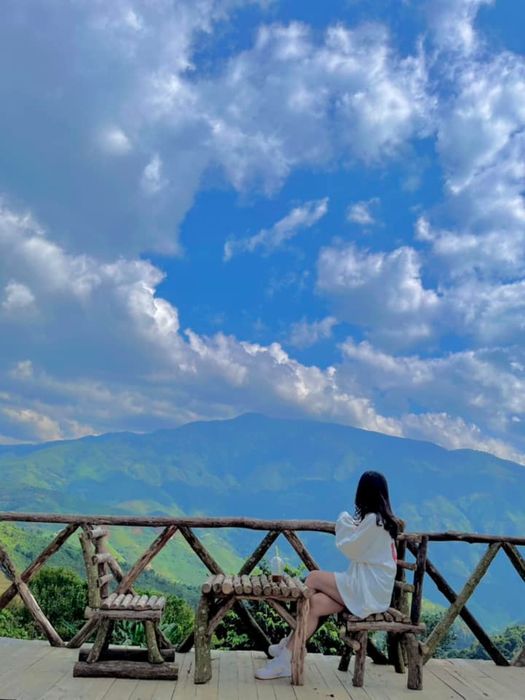 Hòa mình vào không gian thơ mộng của Tà Xùa như trong một bộ phim điện ảnh.