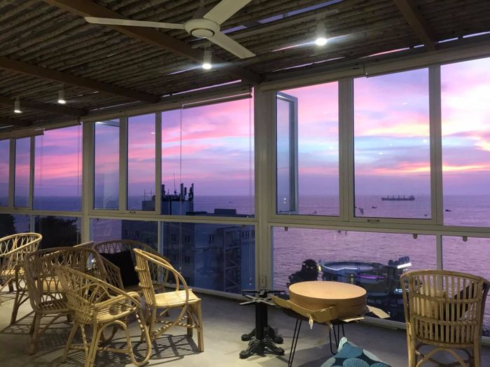 Cảm thấy hồn nhiên trước vẻ đẹp tuyệt vời của biển từ những quán cafe ven bờ Vũng Tàu 9