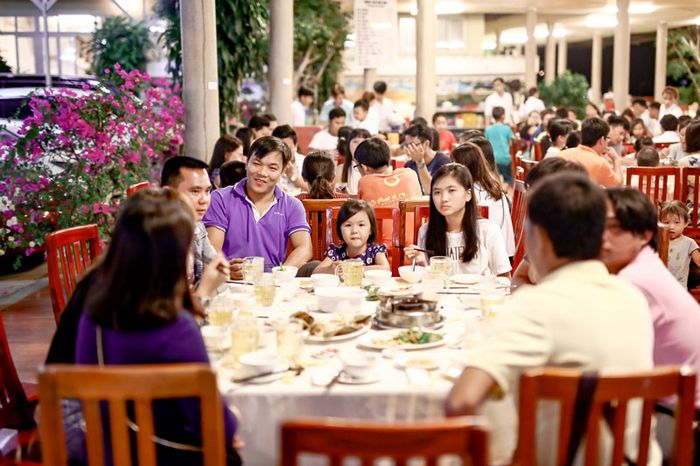 Thưởng thức bữa ăn bên bờ biển mơ ước tại nhà hàng hải sản Lâm Đường