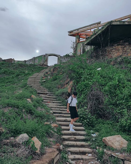 Bãi Vọng Nguyệt ở Vũng Tàu - Đắm chìm trong vẻ đẹp dịu dàng của bãi biển vắng lặng 12