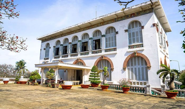 Bạch Dinh Vũng Tàu - Biểu tượng lịch sử và lí do khiến giới trẻ đến Vũng Tàu không thể bỏ qua.