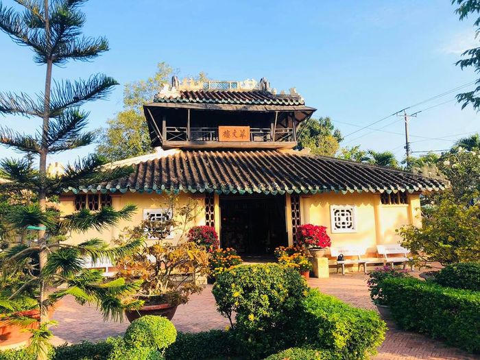 Khám phá vẻ đẹp của Văn Thánh Miếu Vĩnh Long, một Quốc Tử Giám ở Nam Bộ.