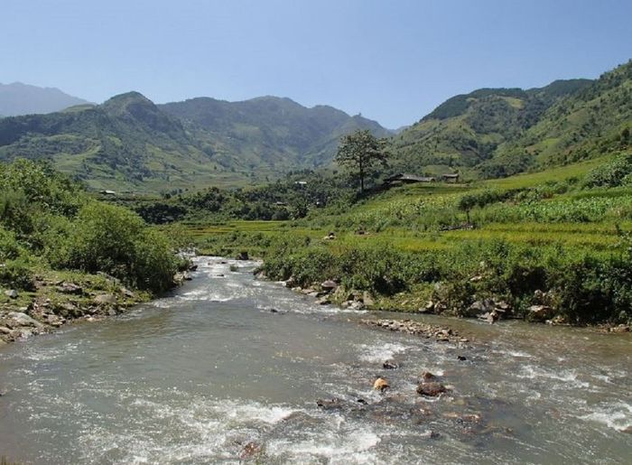 Khám phá Bản Mù - Vượt qua những đường đi gian nan trên dốc núi