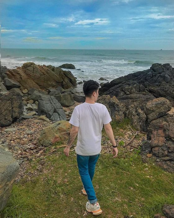 Bãi Vọng Nguyệt ở Vũng Tàu - Đắm chìm trong vẻ đẹp dịu dàng của bãi biển vắng lặng 11