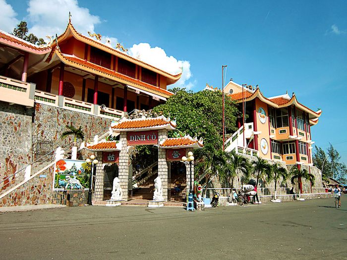 Cùng nhau khám phá bãi biển Dinh Cô và trải nghiệm cuộc sống chậm rãi giữa sự hối hả của thành phố