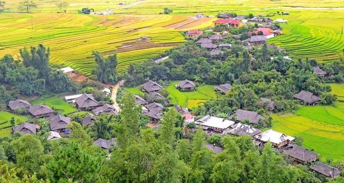 Hãy ghé thăm Bản Thái để trải nghiệm cuộc sống giản dị của cư dân vùng cao.