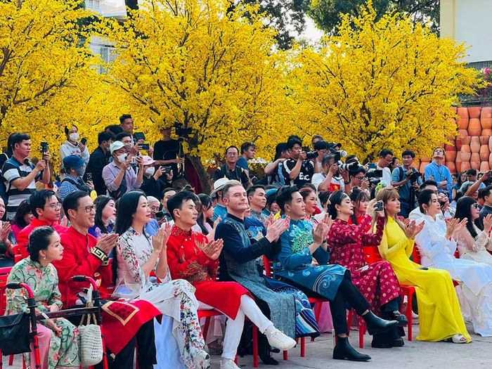 Lễ hội Tết Việt Giáp Thìn 2024 tôn vinh truyền thống Tết miền Nam.