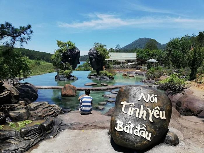 Kinh nghiệm check-in tại Hồ Vô Cực - Điểm nổi tiếng ở Đà Lạt