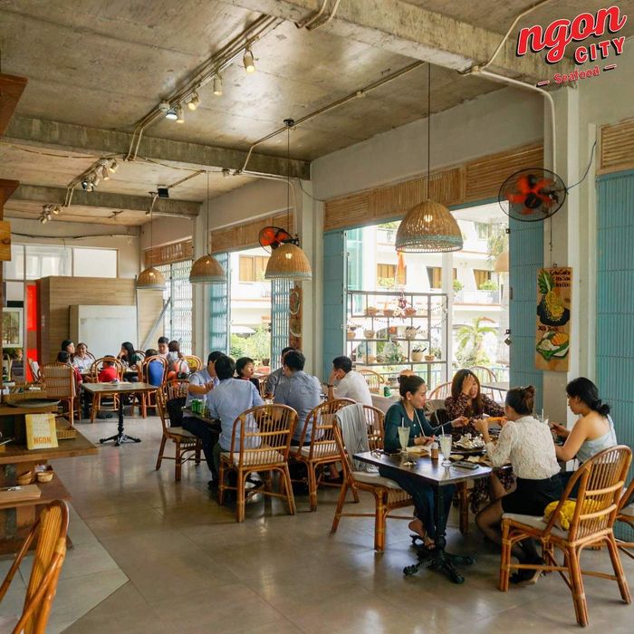 Mê mẩn với hương vị Thái ngọt ngào tại Ngon City ở Vũng Tàu, như đang thưởng thức một phần của Việt Nam.