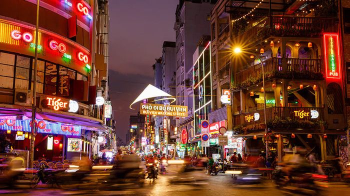 Bạn muốn khám phá những điểm đến thú vị ở Quận 1? Hãy cùng Mytour.vn khám phá loạt địa điểm hấp dẫn này.