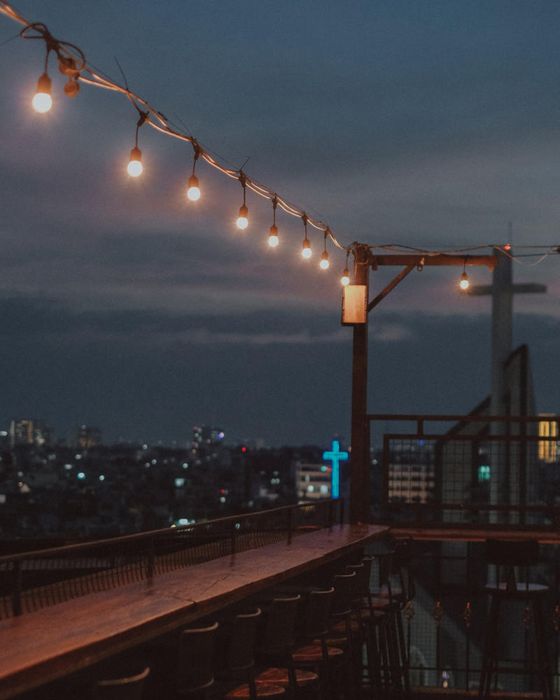 Trải nghiệm ngắm Sài Gòn về đêm từ tầm cao ở Trăng Non Rooftop