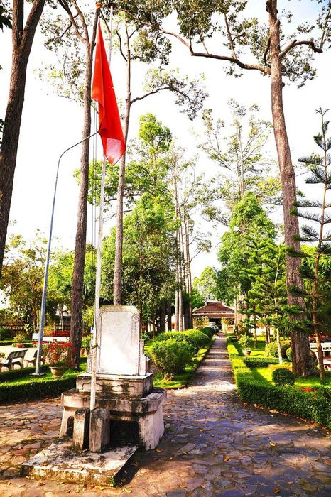 Trải nghiệm Văn Thánh Miếu Vĩnh Long, một trong ba Quốc Tử Giám ở vùng Nam Bộ nổi tiếng.