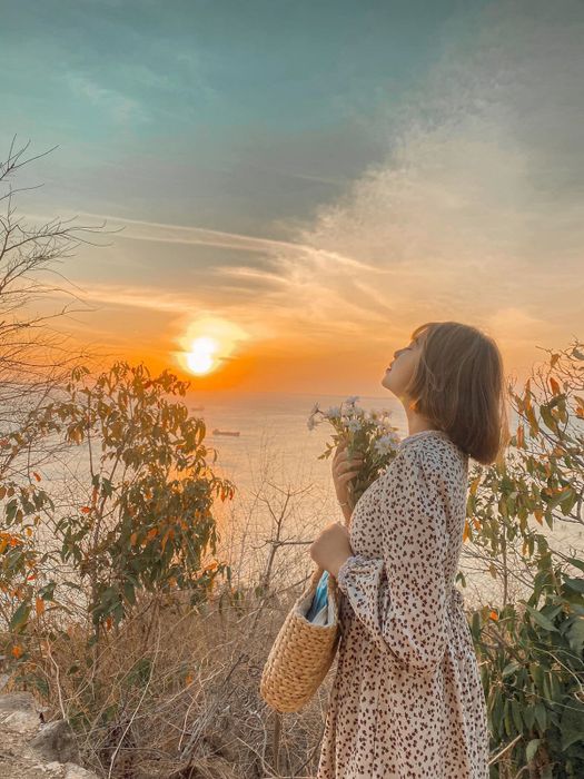 Mùa thu lá vàng ở Vũng Tàu rực rỡ qua ánh hoàng hôn, khiến mọi người không khỏi xao xuyến trước vẻ đẹp tuyệt vời của nó.