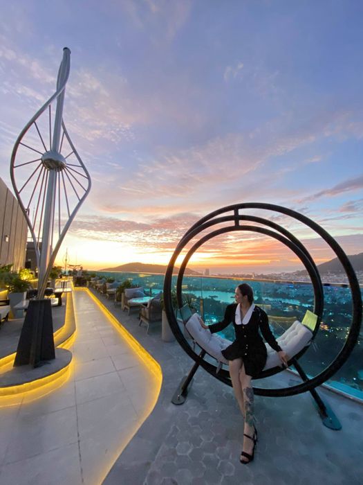 Thưởng thức cảnh đẹp từ tầng cao của OASKY Restaurant & Lounge Vũng Tàu 13