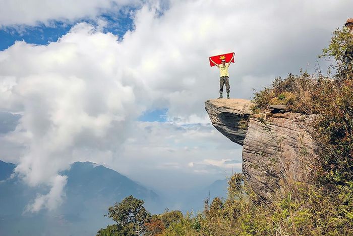 Ghim ngay Kinh nghiệm trekking Tà Xùa - Yên Bái cho những đồng đội đam mê phượt 6