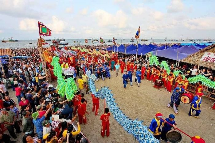 Lễ hội Dinh Cô Long Hải - Một lễ hội nước độc đáo