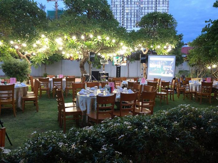 Thưởng thức bữa trưa giữa không gian gần gũi thiên nhiên tại nhà hàng hải sản Vạn Chài 9