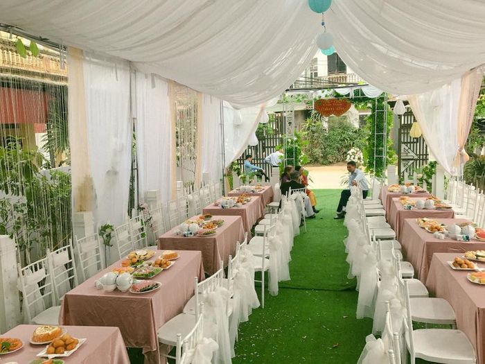 Thưởng thức bữa ăn tại Nhà hàng Đồng Tâm 24