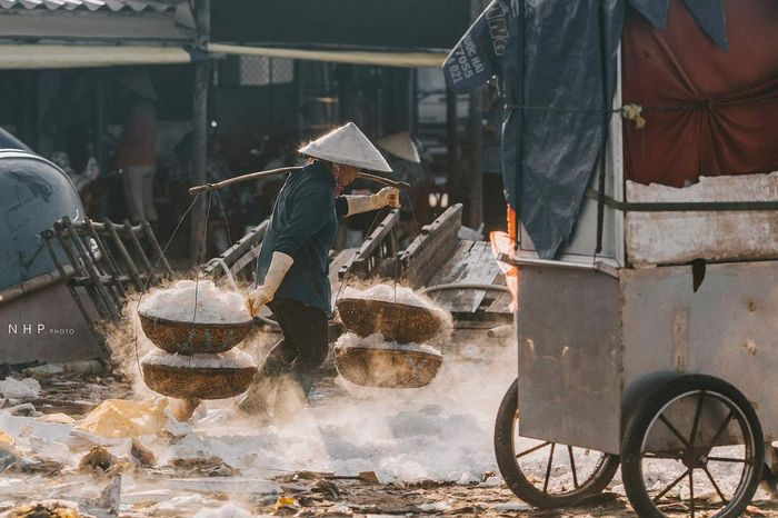 Cuộc sống sáng sớm tại cảng cá Bà Rịa - Vũng Tàu qua ống kính của nhiếp ảnh gia Nguyễn Hoàng Phi 7