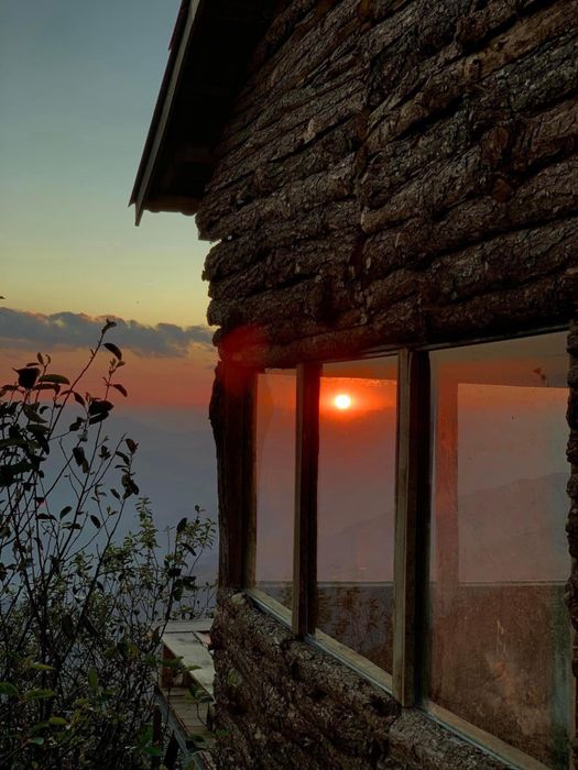 Thưởng ngoạn cảnh đẹp của Tà Xùa khi hoàng hôn buông xuống trong biển mây