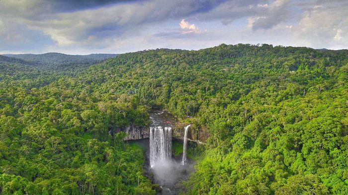 Hành trình offroad, trekking đến Thác K50 là một thách thức lớn, nhưng cũng là một trải nghiệm thú vị. Vượt qua những con đường dốc ngoằn ngoèo trong núi rừng bạt ngàn, bạn sẽ có cơ hội khám phá những điều mới mẻ và thú vị.