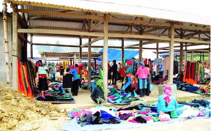 Khám phá vẻ đẹp văn hóa đặc sắc tại Chợ Quyết Tiến Hà Giang 8