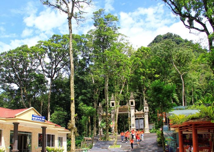 Nét đặc trưng của Đền Thượng Ba Vì