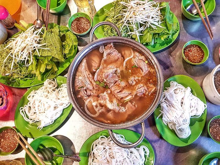Khám phá hương vị đặc trưng của lẩu bò Nha Trang