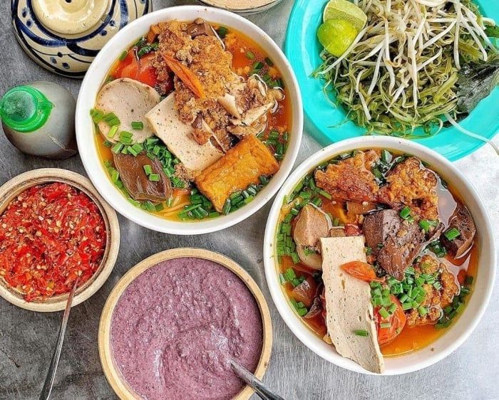 Ăn tối tại Sài Gòn
