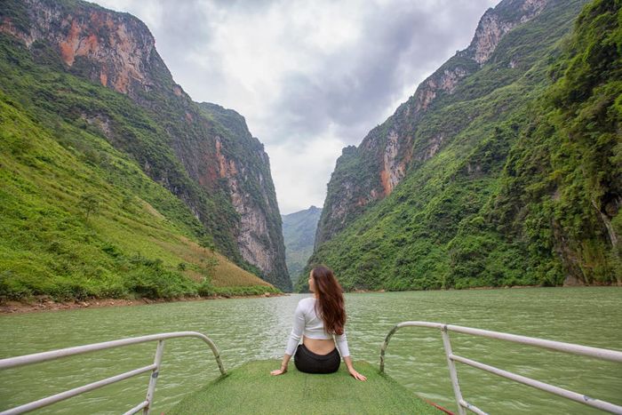 Mùa vàng tại Khuổi My giống như một bức tranh sống động trên cao nguyên đá của Hà Giang