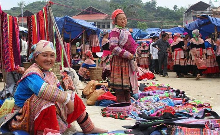 Khám phá vẻ đẹp văn hóa đặc sắc tại Chợ Quyết Tiến Hà Giang 12