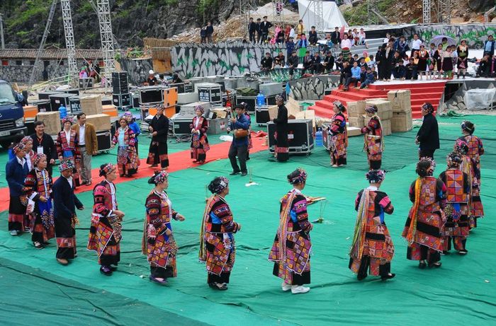 Khám phá vẻ đẹp hoang sơ của Mê Cung Đá Hà Giang