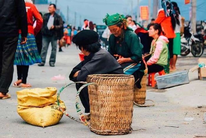 Phố Cáo Hà Giang – Thưởng ngoạn vẻ đẹp hoang sơ của xứ Đồng Văn