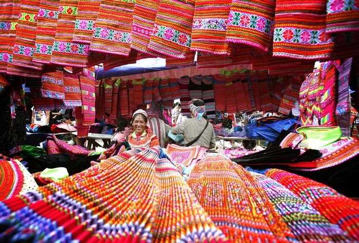 Chợ phiên Đồng Văn Hà Giang - Sự đa dạng và phong phú