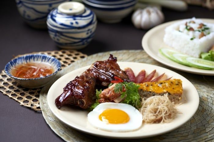 Ăn tối tại Sài Gòn