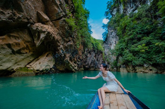 Trải nghiệm một ngày đáng nhớ tại Sông Nho Quế cùng người thân yêu