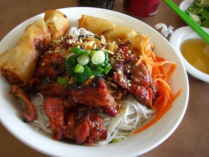 bún thịt nướng