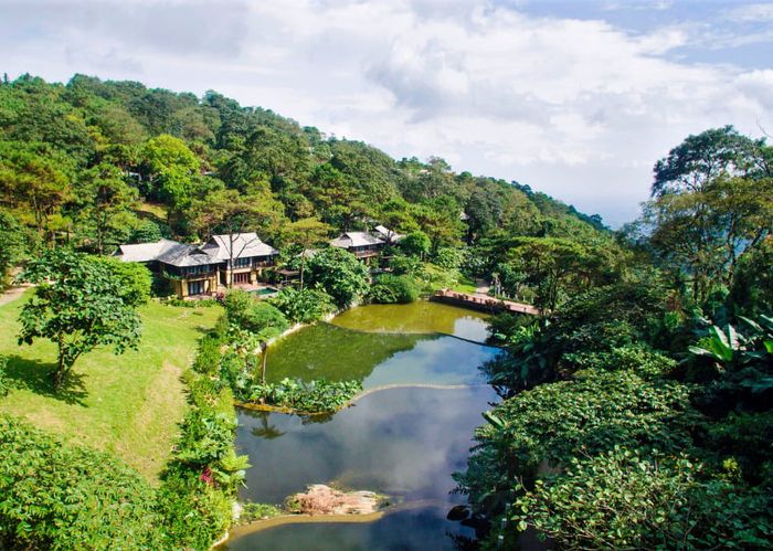 Ba Vì nằm ở đâu