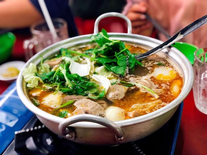 Khám phá hương vị đặc trưng của lẩu bò Nha Trang