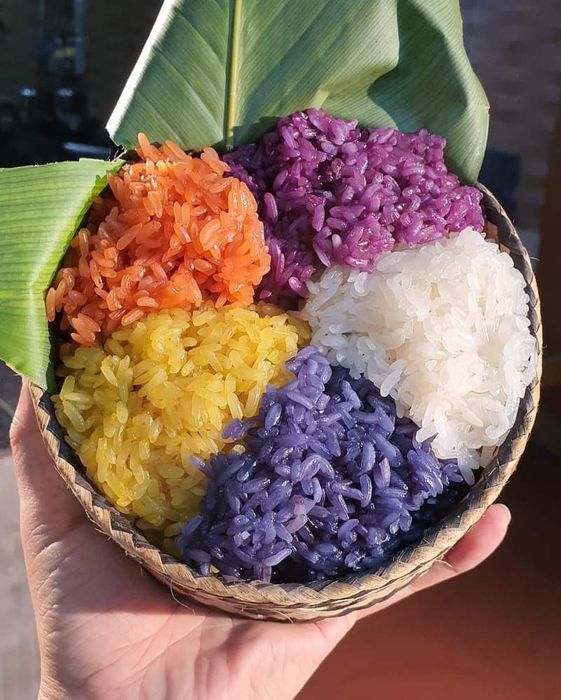 Tan chảy trước hương vị thơm ngon, đậm đà của xôi ngũ sắc Hà Giang 4