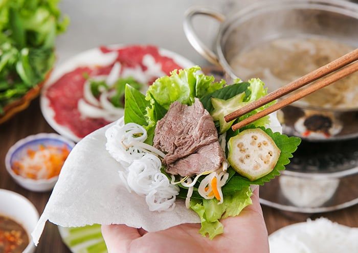 Bánh tráng phơi sương là một loại bánh đặc sản của Tây Ninh.