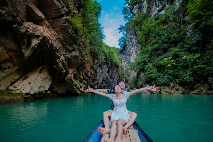 Hãy đến Sông Nho Quế để khám phá và tận hưởng ngày thú vị cùng người thân yêu