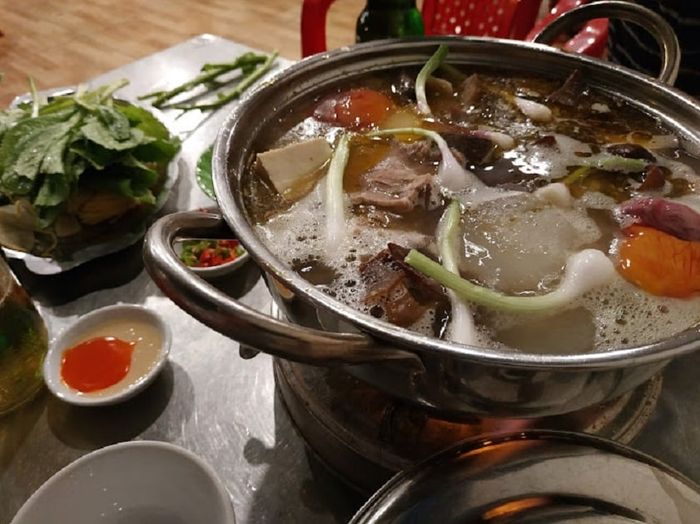 Khám phá hương vị đặc trưng của lẩu bò Nha Trang