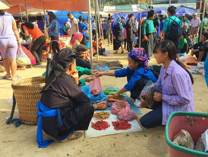 Chợ phiên Hoàng Su Phì - Độc đáo văn hóa trên cao nguyên đá