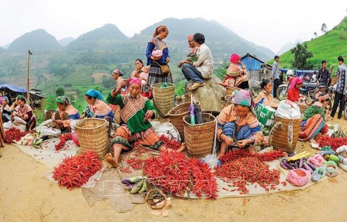 Khám phá vẻ đẹp văn hóa đặc sắc tại Chợ Quyết Tiến Hà Giang 9