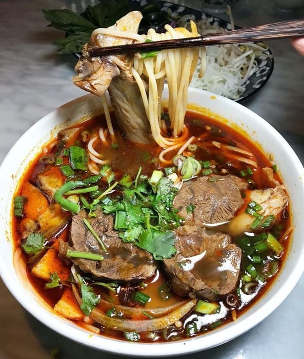 Ăn tối tại Sài Gòn
