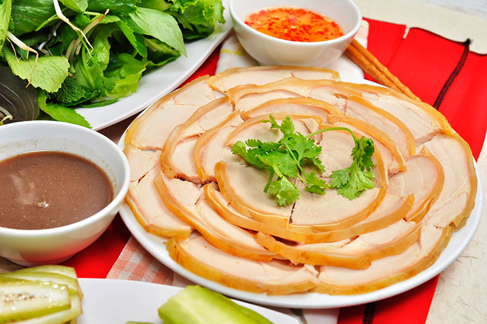 Đặc sản Quảng Nam - luôn là điểm đến của những ai yêu thích ẩm thực và muốn khám phá văn hóa ẩm thực độc đáo của miền Trung.
