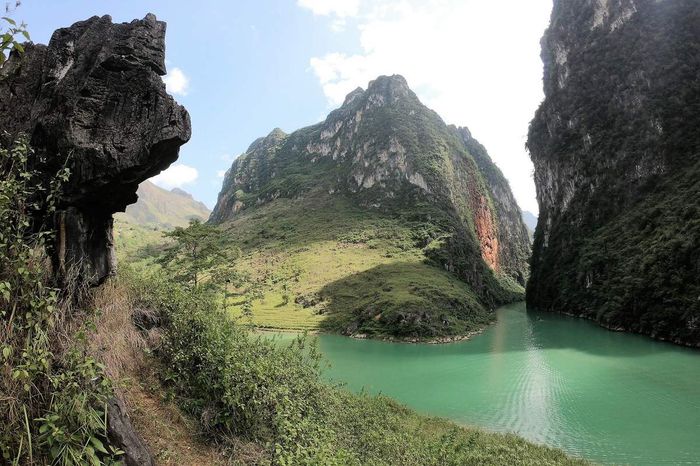 Khám phá vẻ đẹp lịch sử của sông Nho Quế, hút hồn qua các thời kỳ.