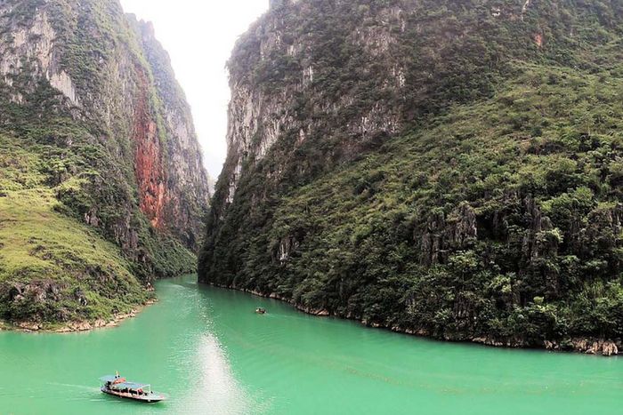 Trải nghiệm chèo thuyền trên sông Nho Quế lãng mạn và êm đềm 4