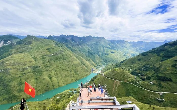 Khám phá Hà Giang - Khám phá vẻ đẹp cao nguyên đá hùng vĩ